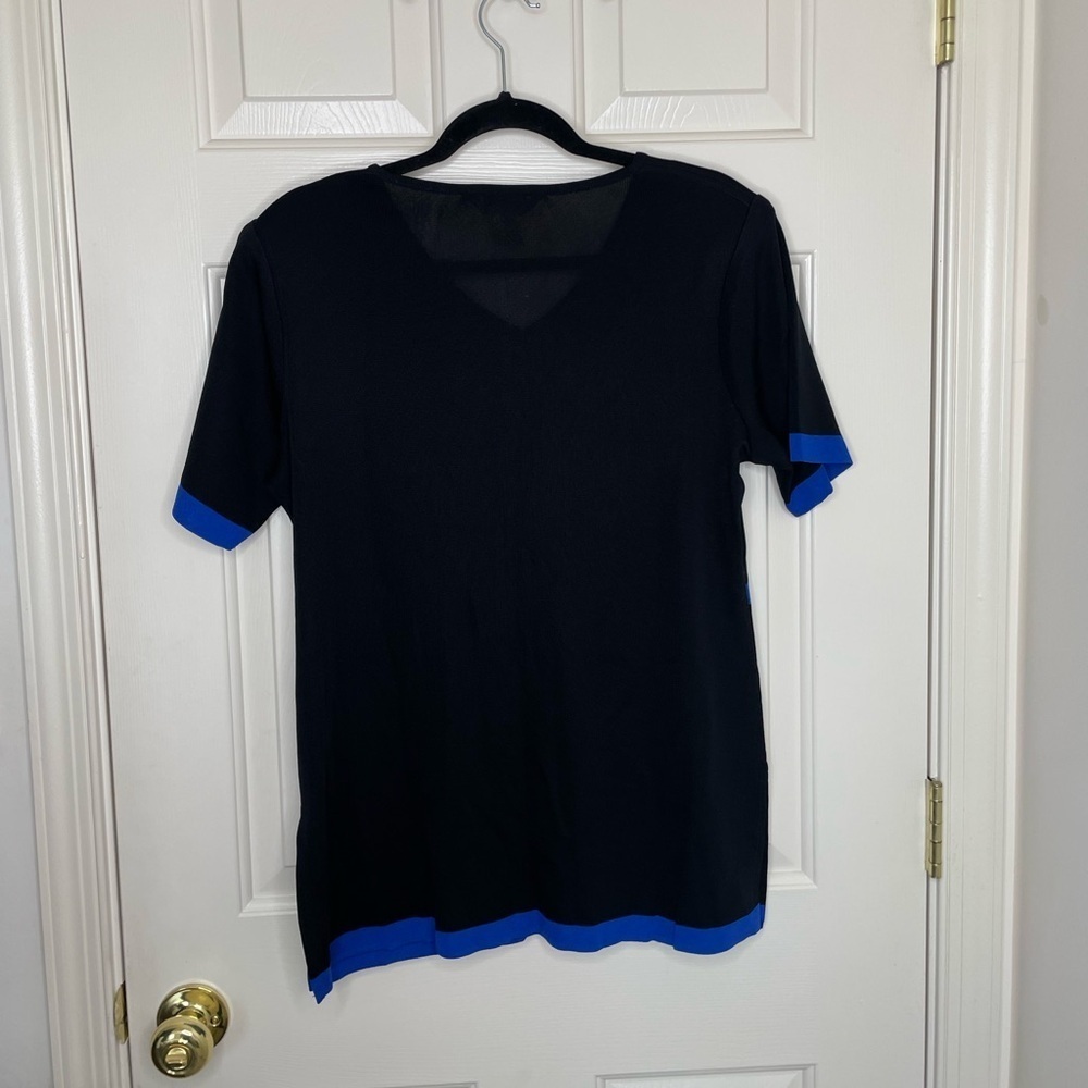 Exclusively Misook Black Blue Stripe Knit Blouse Short Sleeve V-Neck Top Size M - Picture 6 of 9